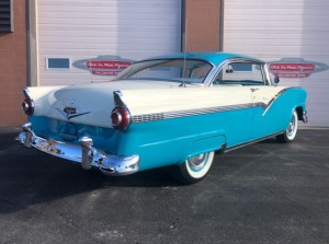 1956 Ford Fairlane Victoria - 4