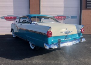 1956 Ford Fairlane Victoria - 5